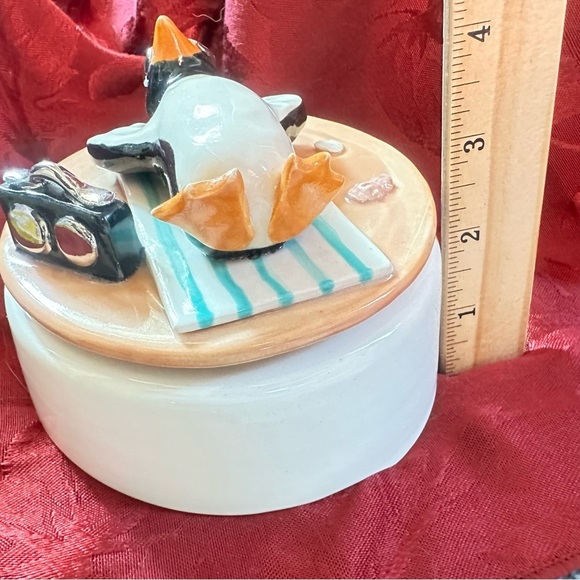 Unique Item - Penguin Sunbathing On The Beach Music Box “You Are My Sunshine” - Picture 11 of 11